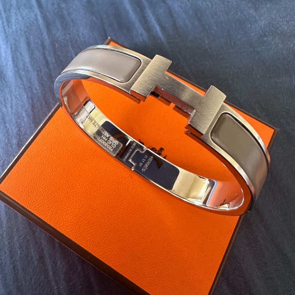Authentic Hermes Clic HH Bracelet (Men’s) T5 size or 18.5cm.  Gris Asphalte Mat